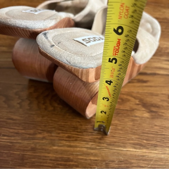 SOLD vintage Y2K Soda carved wood heel slides sandals clogs 7.5 8 beige chunky - Picture 10 of 11